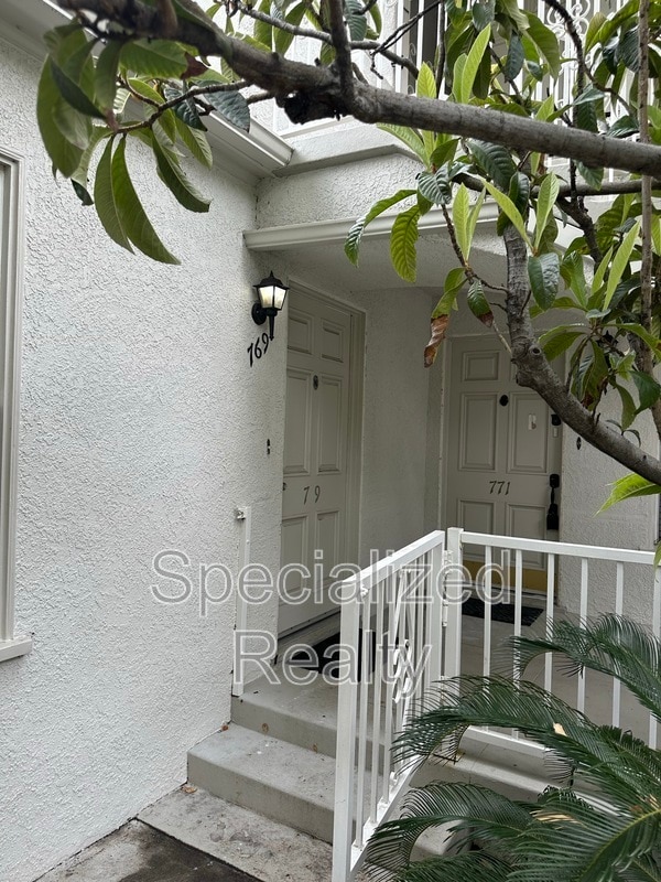 Building Photo - 771 E Doran St