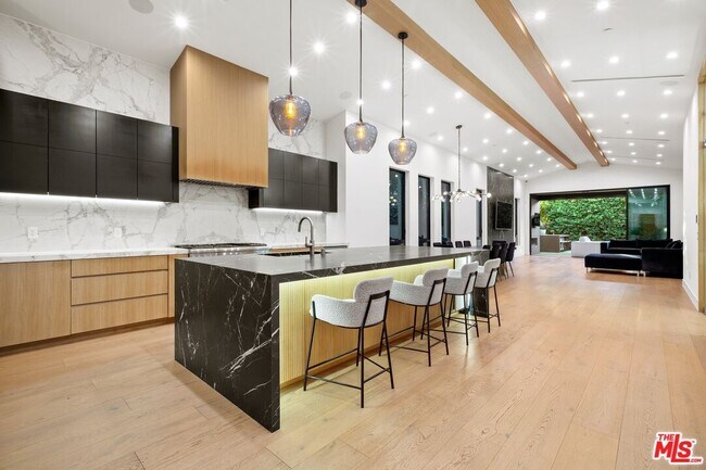 Foto del edificio - 4803 Lemona Ave