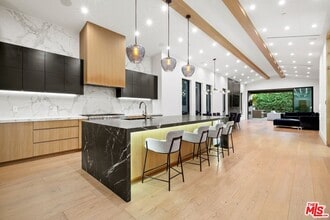 Building Photo - 4803 Lemona Ave