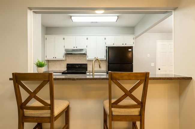 Building Photo - 916 Brookhurst Blvd