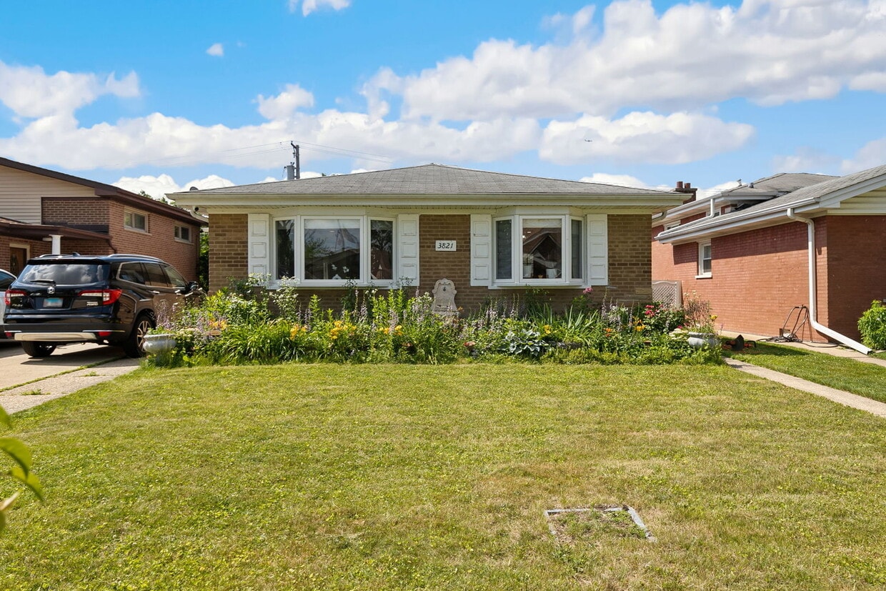 Primary Photo - 3821 Jarvis Ave