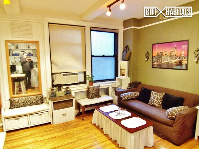 Building Photo - 457 W 57th St