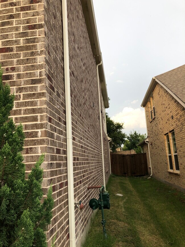 Building Photo - 417 Windward Dr