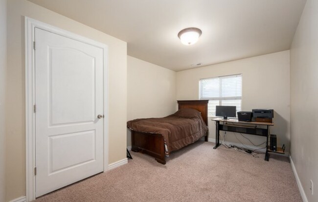 Building Photo - 656 W 1310 N