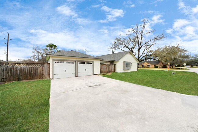 Building Photo - 13003 Foxburo Dr