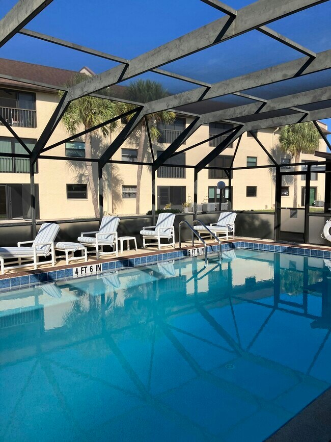 Foto del edificio - 2395 Harbor Blvd