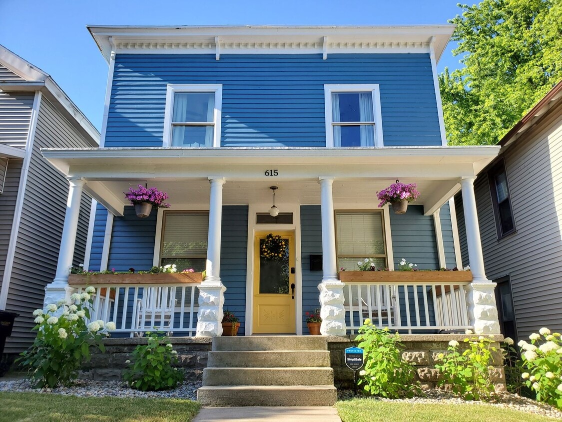 Updated HISTORICAL Downtown Home w/fenced ... - Updated HISTORICAL Downtown Home w/fenced ...