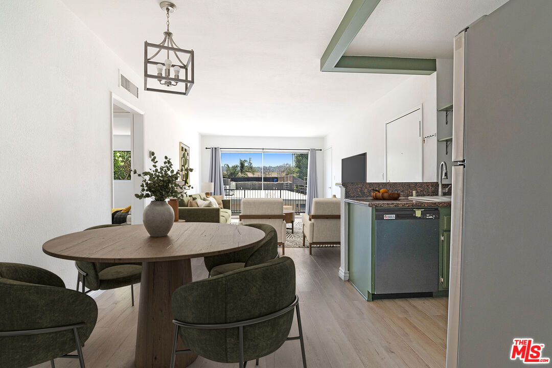 Foto principal - 14560 Clark St