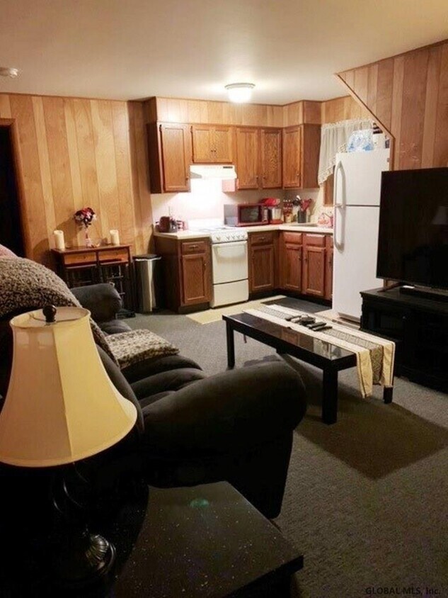 142 Old Loudon Rd Unit 1st floor 2, Latham, NY 12110 Apartment for