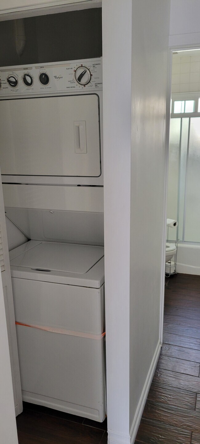 Foto del edificio - 1618 W 166th St