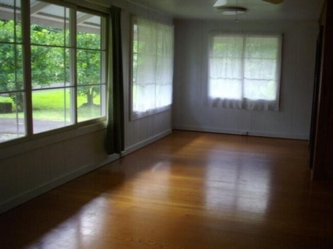 Building Photo - Large 3BR/2BA in lower Kaumana