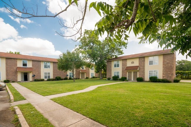 Hartford Commons - Hartford Commons Apartments