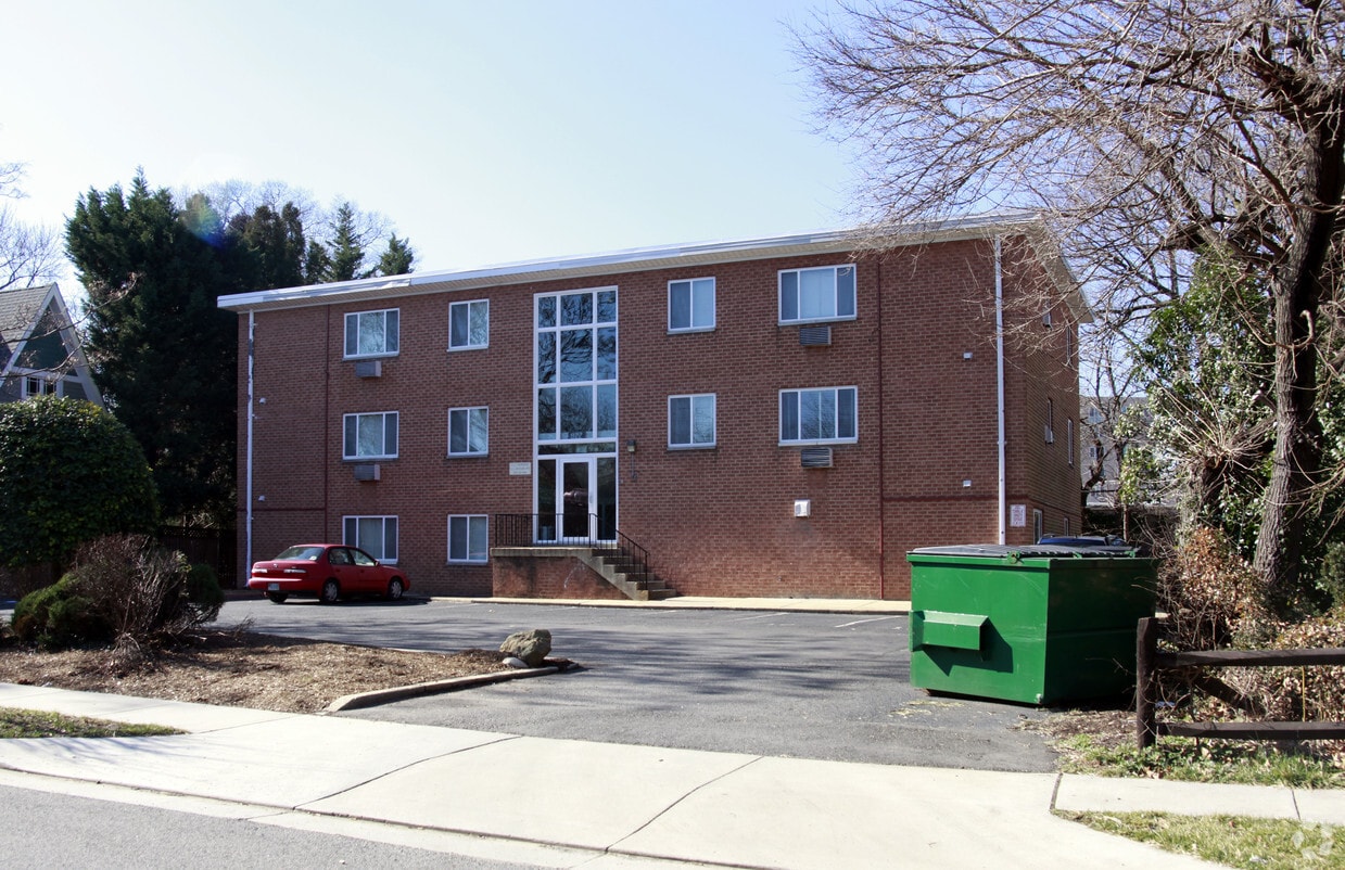 Primary Photo - Ivy St. Apartments