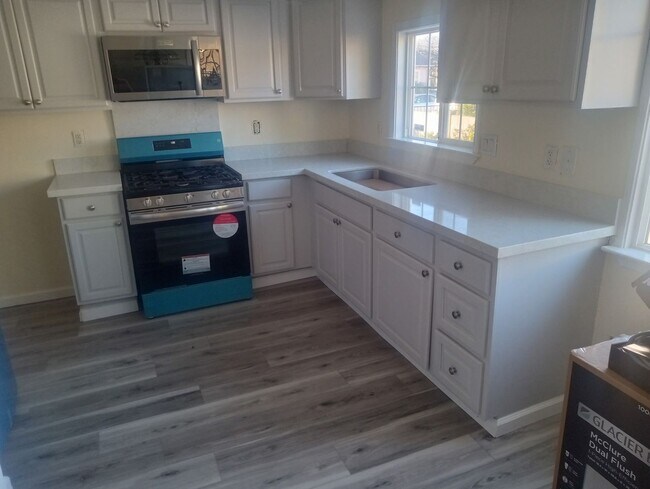 Foto del edificio - Remodeled 4 bedroom Single Story Home in San Pablo, CA.