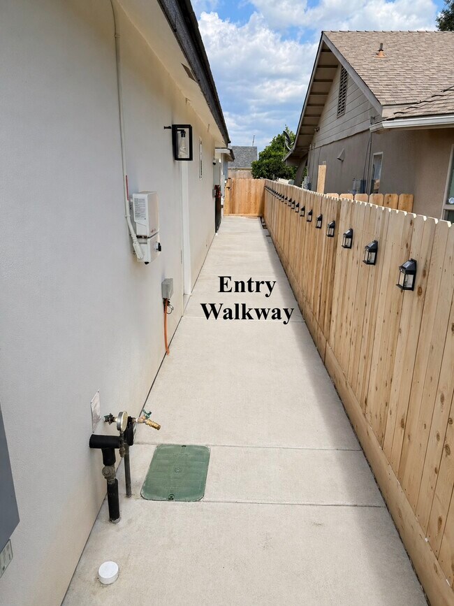 Foto del edificio - 590 N Lincoln Ave