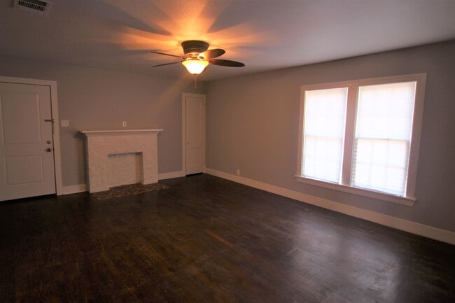 Building Photo - 134 Rowland Pl