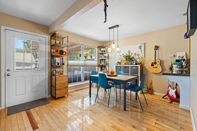 Building Photo - Charming 4BR House in Denver