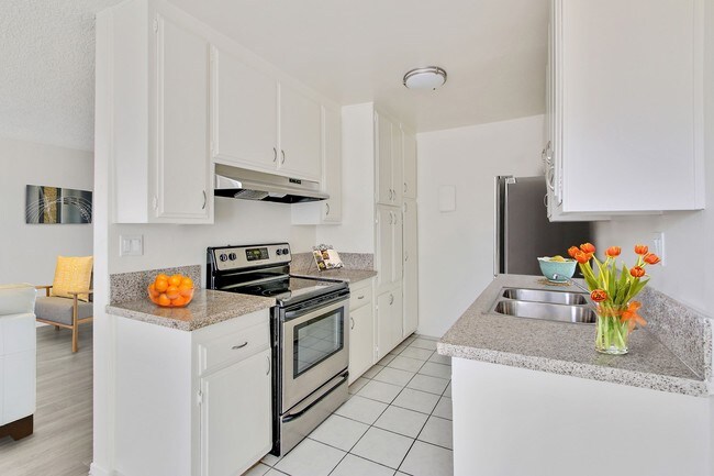 Building Photo - 8811 Woodman Ave