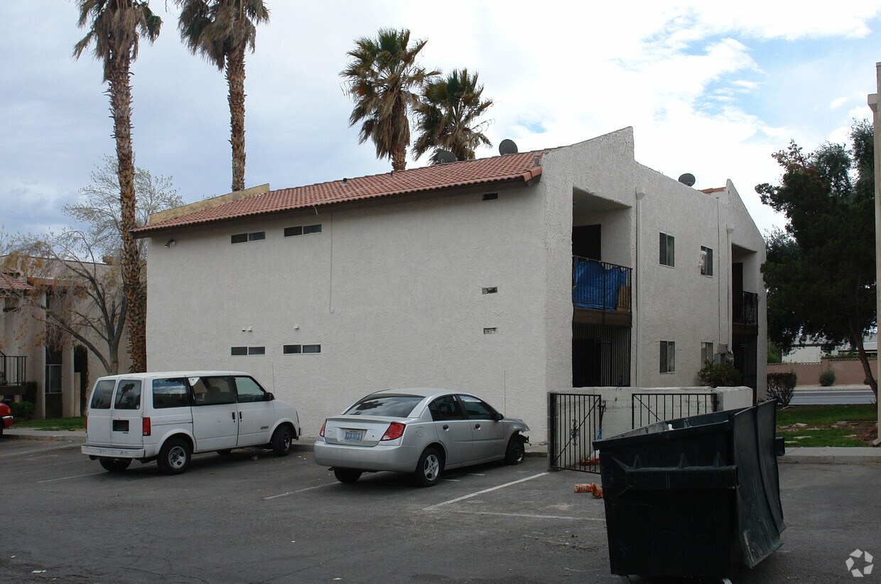 Building Photo - 4690 W Twain Ave