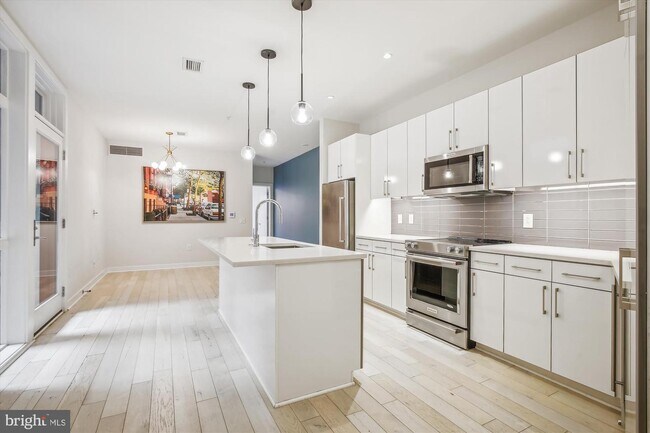 Foto del edificio - 1794 Lanier Pl NW