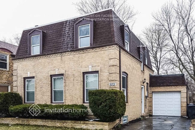 Building Photo - 9201 S Claremont Ave