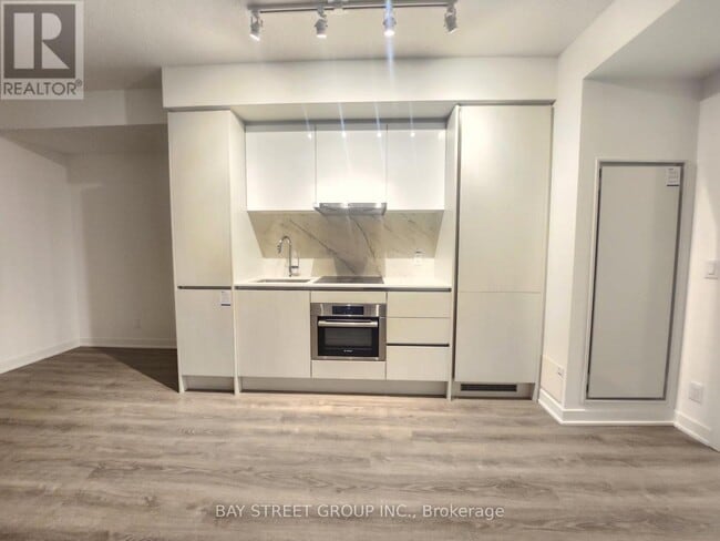 Photo du bâtiment - 180 Front St E