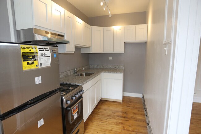Building Photo - 5516 N Kenmore Ave