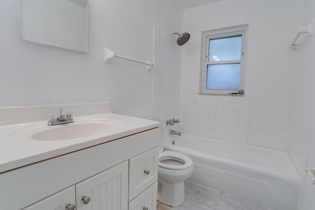Building Photo - 3077 South Bumby Avenue Orlando, Fl 32806 ...