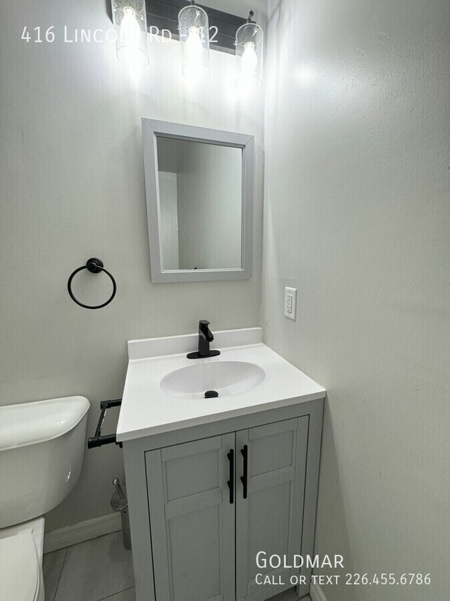 Building Photo - Renovated, Spacious Walkerville 2 Bedroom ...