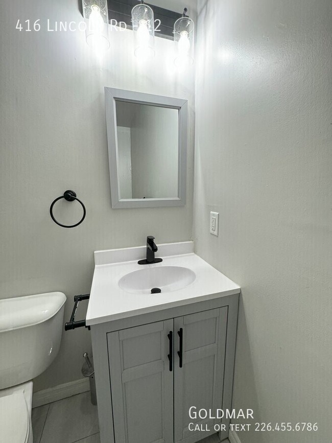 Photo du bâtiment - Renovated, Spacious Walkerville 2 Bedroom ...