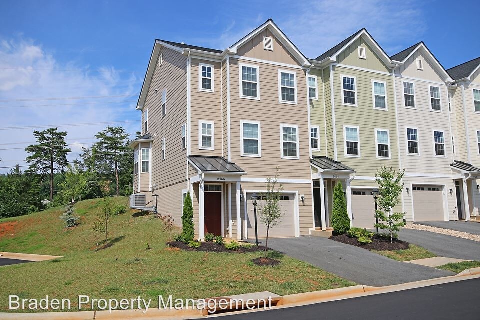 Primary Photo - 3 br, 2.5 bath House - 2466 Winthrop Dr
