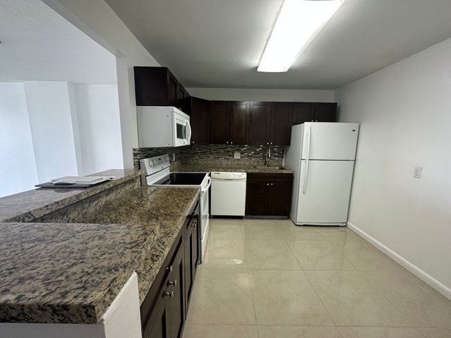 Foto del edificio - 2801 NE 183rd St