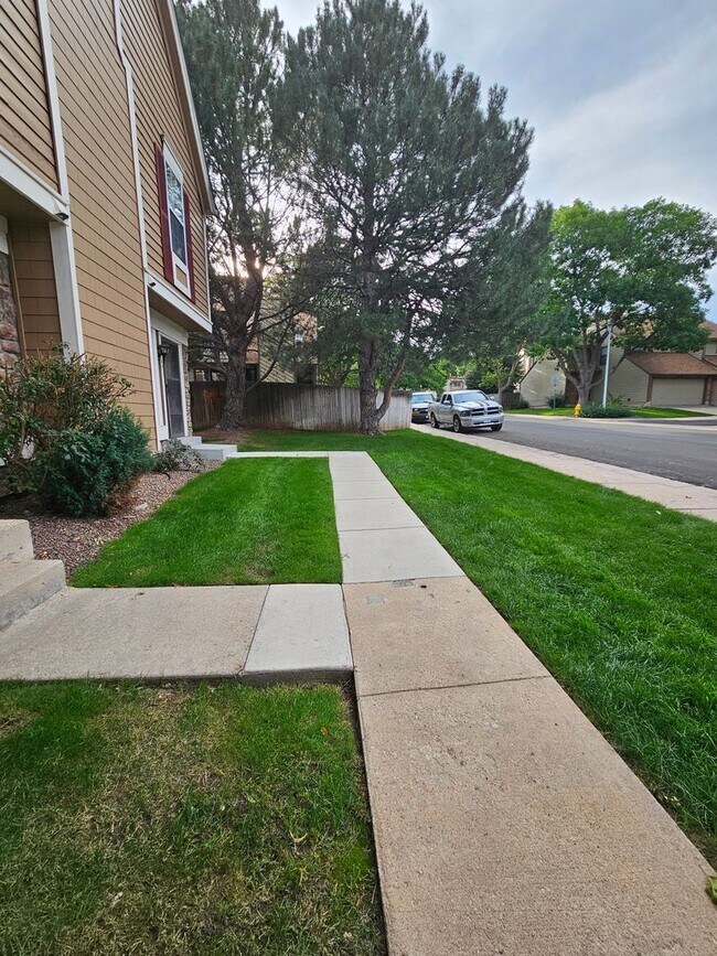 Foto del edificio - Spacious 2 Bed Townhome w/ Fenced Yard & N...