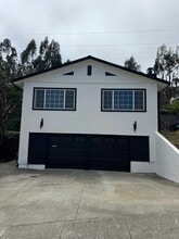 Building Photo - 2921 Fleetwood Dr