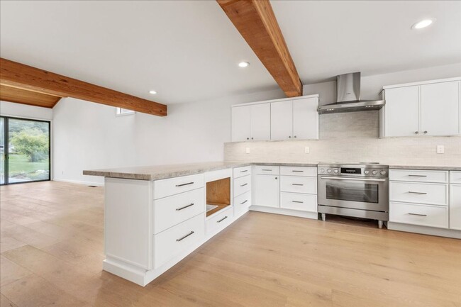 Foto del edificio - Renovated 3 Bed, 3.5 Bath Carmel Valley Ra...