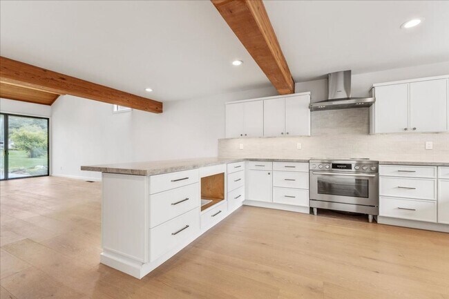 Foto del edificio - Renovated 3 Bed, 3.5 Bath Carmel Valley Ranch Stand Alone Unit