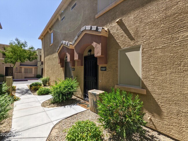 Building Photo - 2150 W Alameda Rd