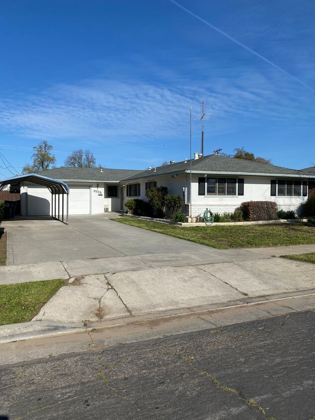 Primary Photo - 4 bedroom 2 bath North East Merced!