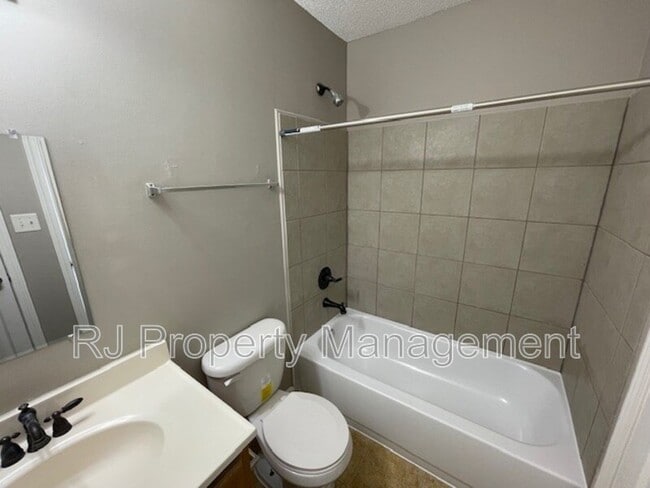 Building Photo - 9226 Lazzini Cove
