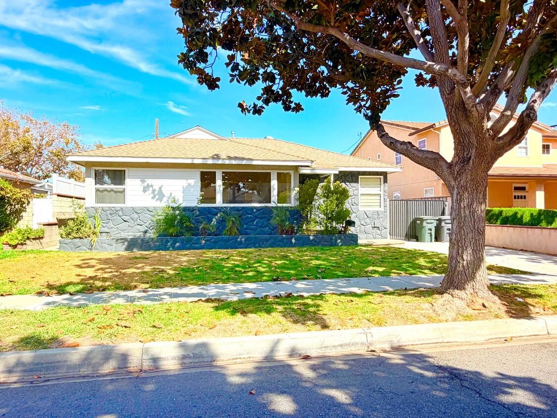 Photo - 4648 Adenmoor Ave