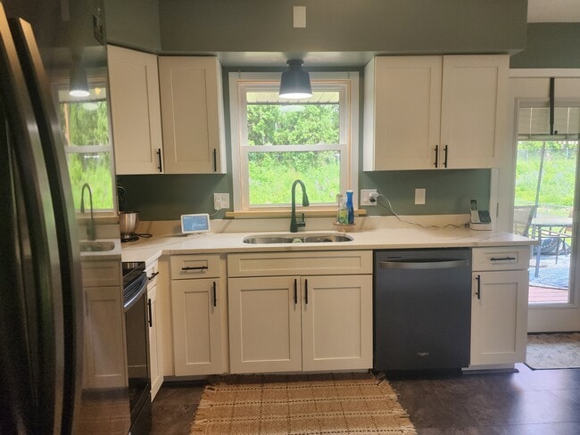 Updated Kitchen - 2816 Fernwood St
