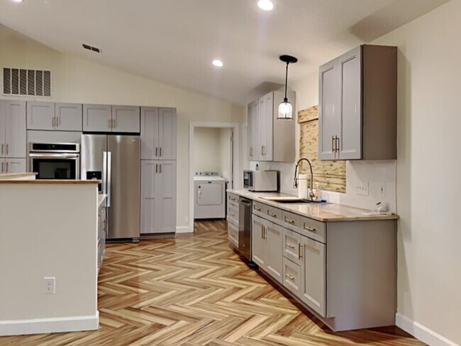 Foto del edificio - 338 W Hornbeam Dr