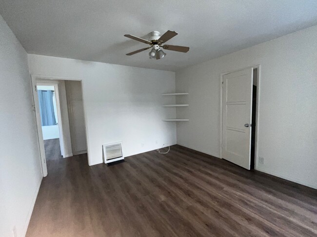 Foto del edificio - 5616 Kinston Ave