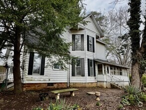Building Photo - 4550 E Ooley Ave