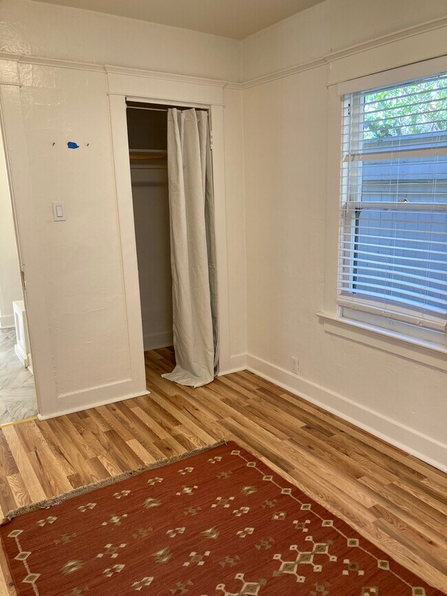 Foto del edificio - 129 S Broadway