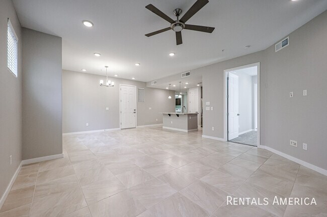Building Photo - Charming 2-bedroom, 2 bath Condo