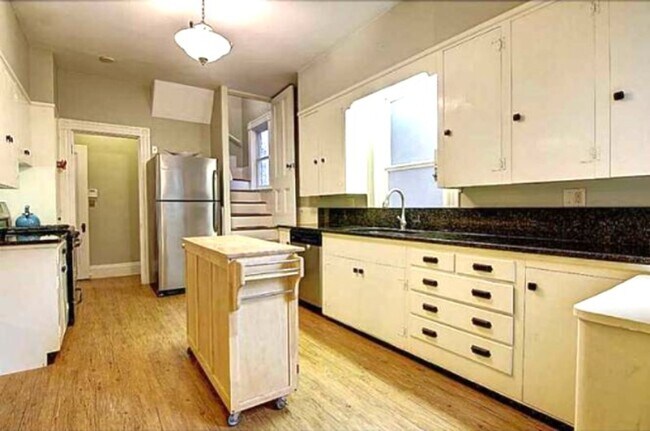 Foto del edificio - 84 Keene St