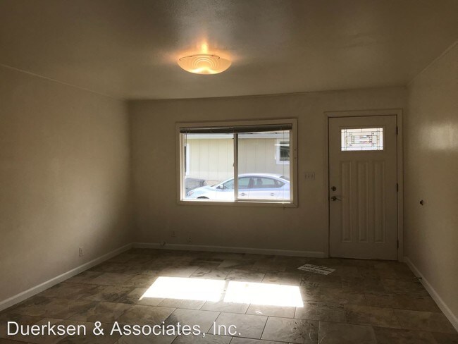 Building Photo - 920-938 NW Sequoia Ave