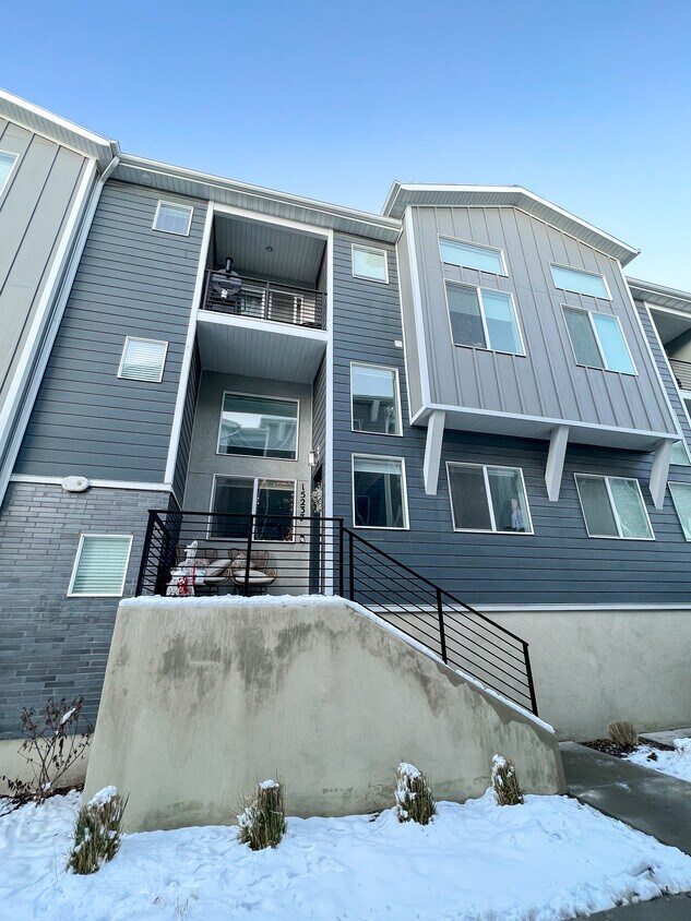 15237 S Reins Way, Bluffdale, UT 84065 Townhome Rentals in Bluffdale