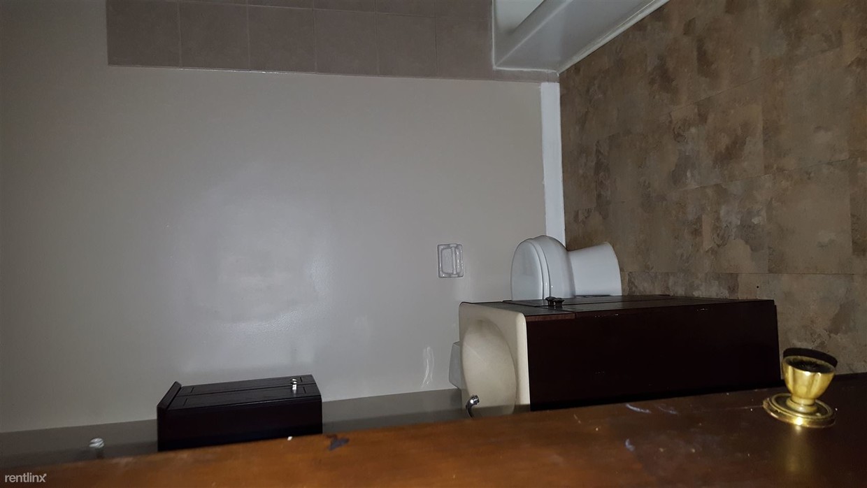 Building Photo - 1 br, 1 bath Apartment - 3705 216th St Apt 2M